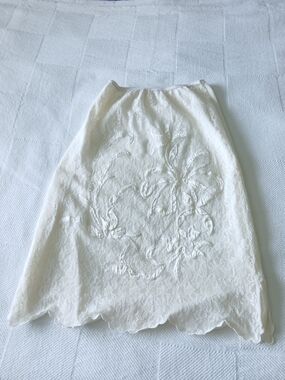 Vintage Half Slip Lace Overlay w Satin Applique Ivory Waist 22 inches Size XS?